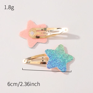 Details von zwei 6cm Stern-Haarspangen aus rosa Filz und blauem Glitzer-Pailletten
