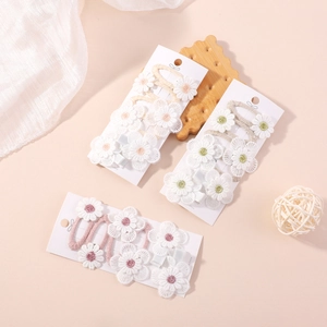Three-piece set of daisy embroidery lace hair clips for girls in warm beige and pastel colors