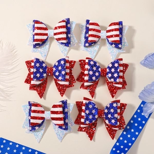 Détail de barrettes à paillettes avec étoiles et rayures pour accessoires de fête fille