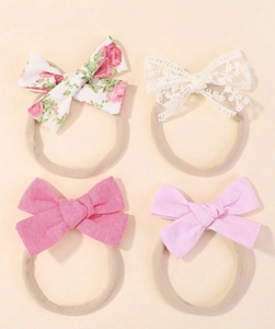 Dettaglio set fasce neonata in nylon con fiocchi floreali, in pizzo e tessuto rosa