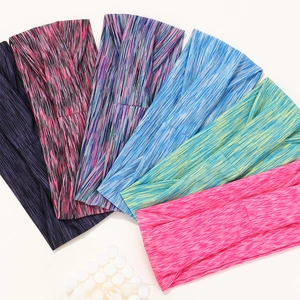 Elastische Space-Dye Sport-Stirnbänder im Set für Laufen und Yoga in fünf Farben