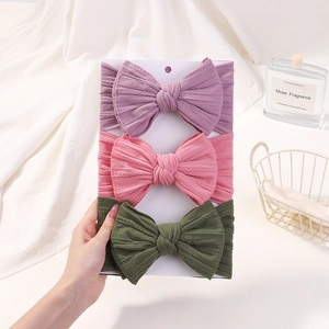 Lot de trois bandeaux bébé avec nœuds en nylon souple violet, corail et vert