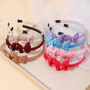 Set di cerchietti per capelli con farfalle 3D per bambine con perle e ali in tessuto