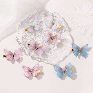Set aus acht farbenfrohen, lichtdurchlässigen Tüll-Schmetterlings-Haarspangen mit Strass