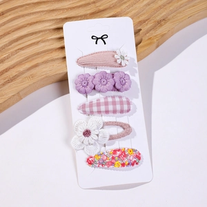 Detail of 5-piece cute floral hair clips for girls displayed on a white card tray
