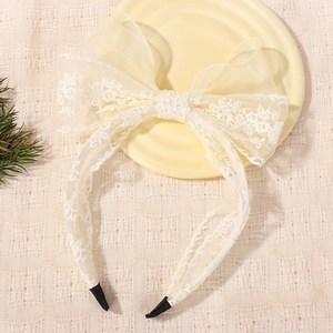 Bandeau charmant en dentelle crème avec grand nœud brodé pour bébés et petites filles