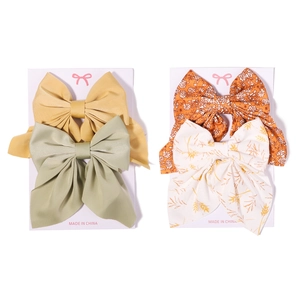 Lot de quatre barrettes à nœuds papillon en tissu aux motifs unis et floraux