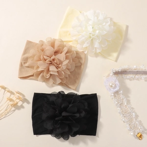 Bandeaux en nylon pour bébé avec fleurs en mousseline et accessoires en dentelle perle