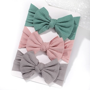 Set of 3 ribbed bow headbands for babies in green, pink and grey on display card