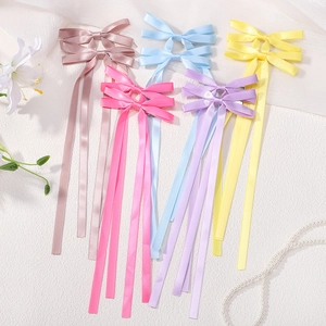 Set di fermagli per capelli a fiocco in raso con nastri lunghi per bambine in cinque colori