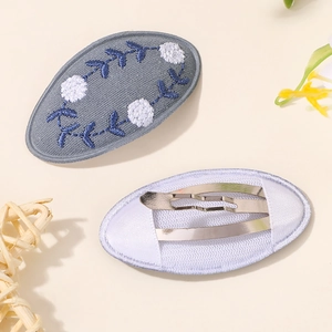 Barrettes à cheveux ovales en tissu avec broderie florale et fermoir métallique