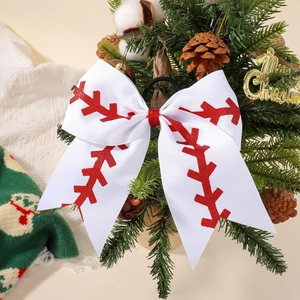 Weiße Haarschleife mit rotem Glitzer-Baseball-Muster auf festlichem Weihnachtshintergrund