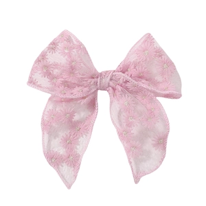 Barrette à cheveux avec nœud en dentelle rose et broderie de marguerites en tulle