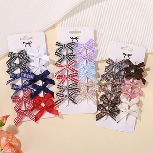 Niedliches Haarklammer-Set mit Karomuster und Schleifen für Mädchen auf Display-Karten