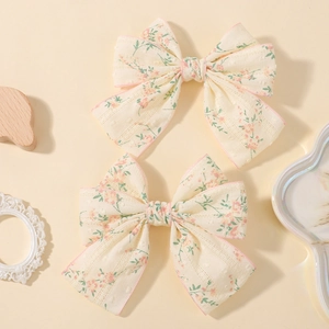 Fermagli per capelli a fiori in tessuto crema con bordo ricamato rosa per bambine
