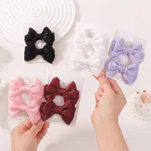 Set de barrettes nœuds en satin en plusieurs couleurs comme noir, blanc et rose