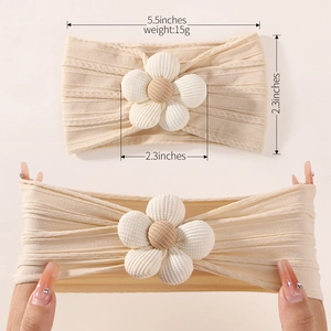 Weiches Baby Stirnband aus Nylon mit Strickblumen und elastischen Größenangaben