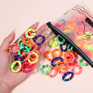 Ensemble d'élastiques à cheveux colorés en nylon dans une pochette givrée translucide