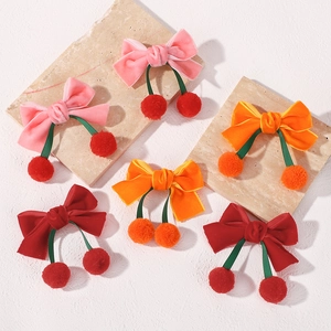 Barrettes à Cheveux Nœud Papillon en Velours Cerise Mignonnes pour Filles Accessoires de Cheveux de Noël Faits à la Main avec Pompons