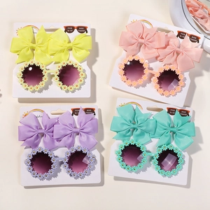 Détail de l'ensemble de lunettes marguerites pour enfants avec pinces à nœuds assorties
