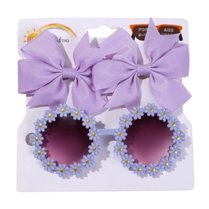 Lunettes de soleil enfant violettes avec marguerites et barrettes à nœuds assorties