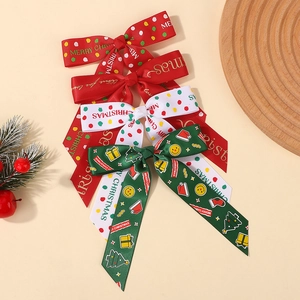 Détails de nœuds de Noël en ruban avec texte festif et motifs de fête pour enfants