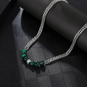 Collier en acier inoxydable avec pierres œil de tigre vert et pendentif cubique en zircon