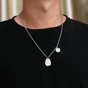 Collier unisexe en acier inoxydable argenté avec pendentifs emoji triste et smiley gravés