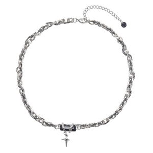 Collier en acier titane pour homme avec pendentif pierre noire et croix sur chaîne double
