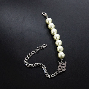 Bracelet rétro en acier titane avec chaîne à maillons, perles et lettre B gothique