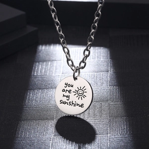 Collier vintage en acier inoxydable avec pendentif soleil et gravure You Are My Sunshine