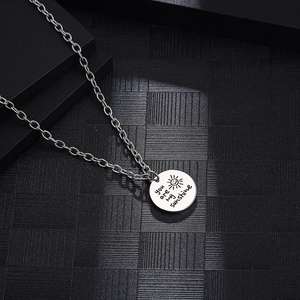 Collier rétro avec pendentif en acier inoxydable gravé You Are My Sunshine et soleil