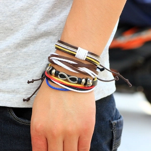Bracelet multicouche symbole infini avec lanières en cuir et perles colorées tressées