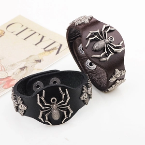 Bracelets punk en cuir avec grands motifs d'araignée et de crâne de chauve-souris en métal