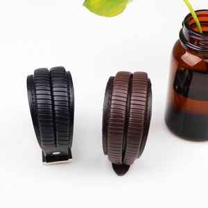 Gevlochten leren armband voor heren in zwart en bruin met een vintage metalen sluiting