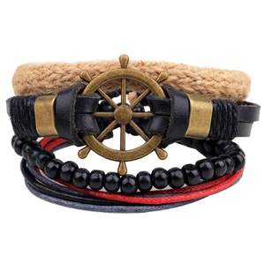Bracelet multicouche en cuir avec breloque gouvernail nautique et perles de bois tressées
