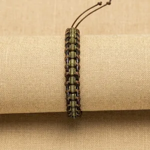 Bracelet multicouche en cuir tressé marron foncé fait main avec perles en métal bronze