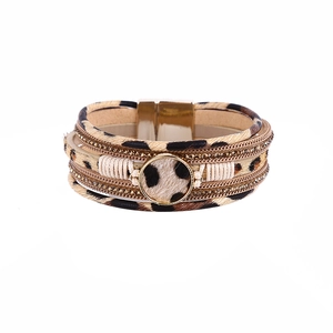 Multilayer animal print leather bracelet with leopard pattern and gold magnetic clasp