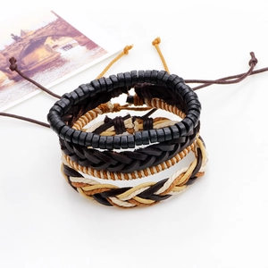 Böhmisches Mehrlagen-Armband-Set für Herren mit Leder, Holzperlen und Webseilen