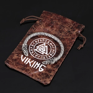 Retro Viking stainless steel twisted cuff bracelet with wolf head carvings and gift pouch