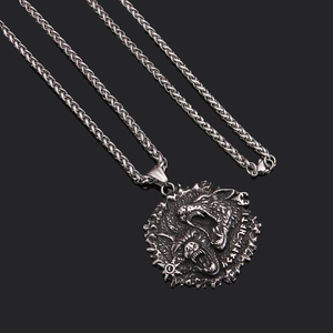 Collier viking tête de loup en argent antique avec pendentif runique et chaîne tressée