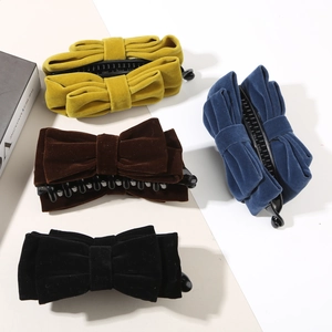 Lot de grandes barrettes banane en velours en jaune, bleu, marron et noir