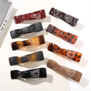 Lot de neuf barrettes noeud papillon en écaille de tortue et finitions mates