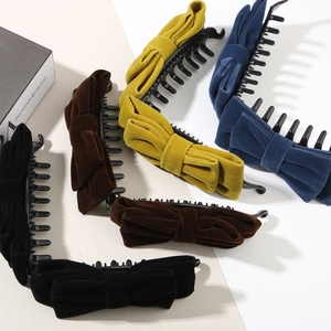 Barrettes banane en velours à nœud papillon en noir, marron, jaune et bleu marine