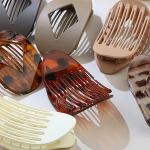 Flat oval and geometric hair claws in matte colors and tortoiseshell textures for women