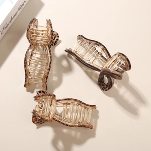 Three-piece set of elegant leopard tortoise shell print claw clips for thick hair styling