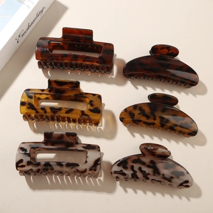 Detailset aus 6 Haarklammern mit Leopardenmuster in Schildpatt-Optik und verschiedenen Formen