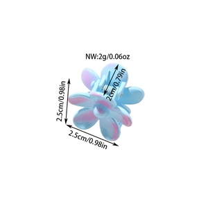 Mini petal hair claw in light blue with pink gradients and dimensions 2.5cm size