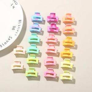 Vue à plat de 18 mini pinces à cheveux à motif marbré en couleurs pastel