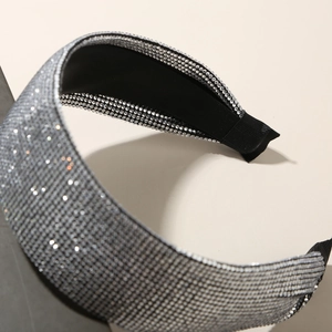 Serre-tête large étincelant avec cristaux argentés et doublure noire pour le style de fête